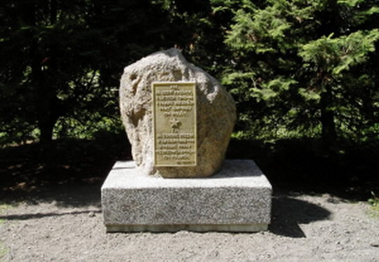 Památník 104 Polákům nově v parku Petra Bezruče