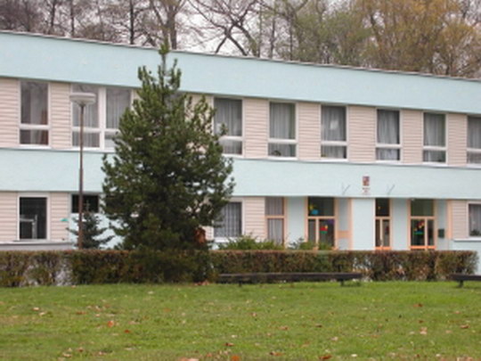 Černé odpoledne mateřinky v Rafinerském lesíku