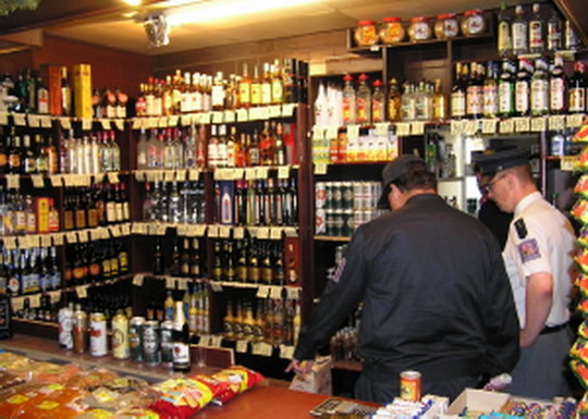 Odhalili 62 litrů nekolkovaného alkoholu