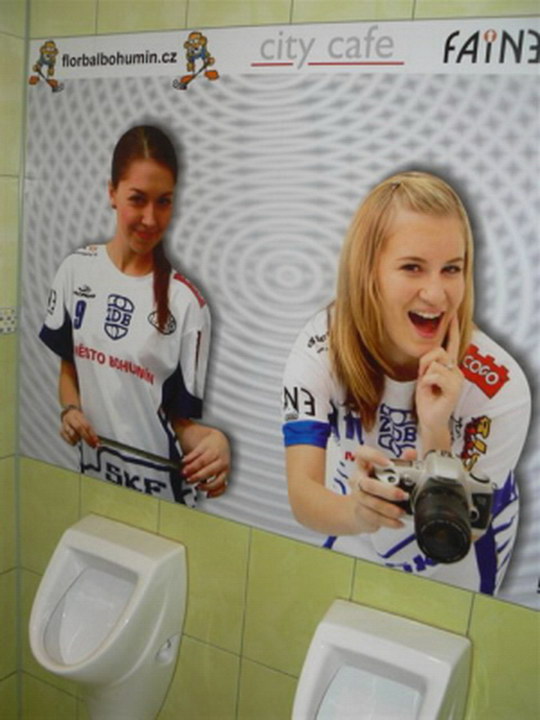 Florbalisté na sebe poutají nevšední reklamou