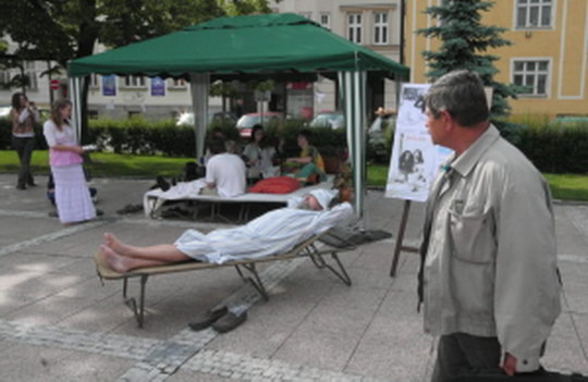Lidé v Bohumíně se připojili k protestu Bed-in