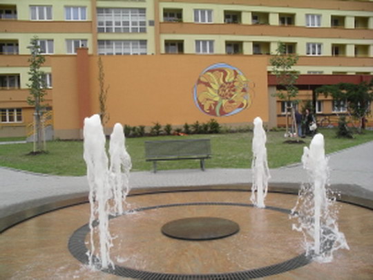 Slunečnice má svůj název nově také přímo na fasádě
