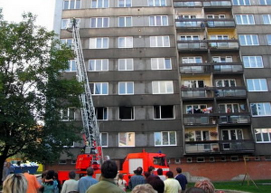 V jednom z bytů v městském domě na ulici Štefánikova došlo k výbuchu