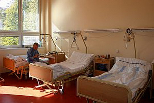 Bohumínská nemocnice vyhlásila zákaz návštěv, dvě školy už mají chřipkové prázdniny