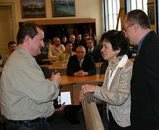 V Bohumíně ocenili dobrovolné dárce krve, dostali symbolickou láhev červeného vína