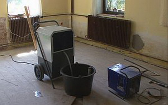 Vysoušeče se zatopeným lidem půjčují zdarma