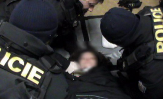 Policisté v mrazivé noci pátrali po pohřešované ženě, našli ji podchlazenou