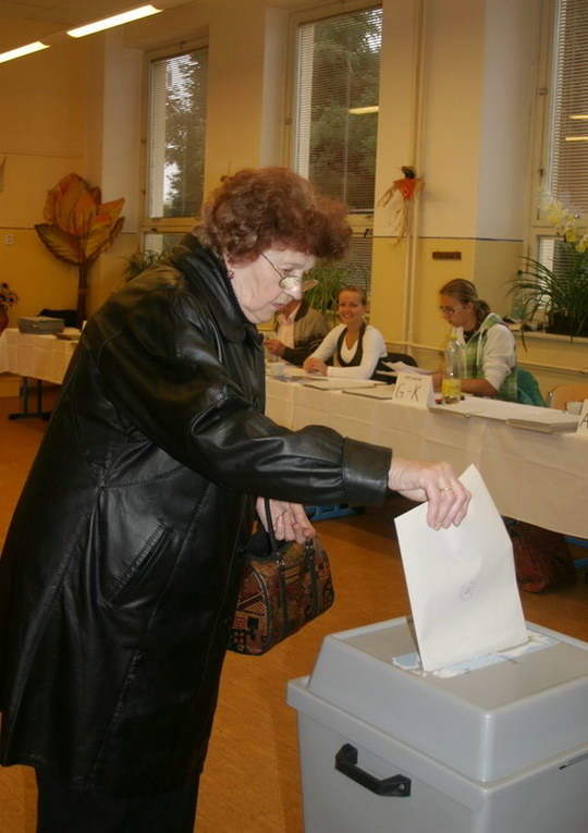 O křesla v krajském zastupitelstvu usiluje 21 politických stran, hnutí a koalic