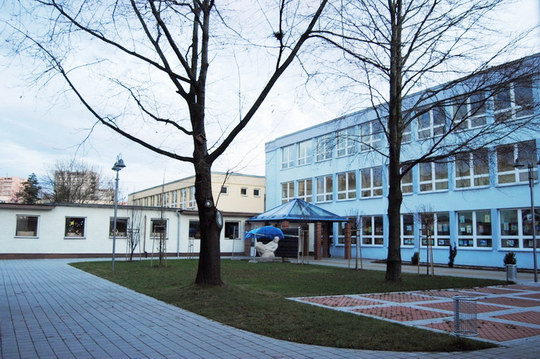 Základní škola ČSA zavádí bezhotovostní platbu obědů, svačin a školného v družině