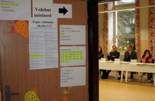 V pátek a v sobotu druhé kolo prezidentských voleb, zájem o voličské průkazy byl enormní