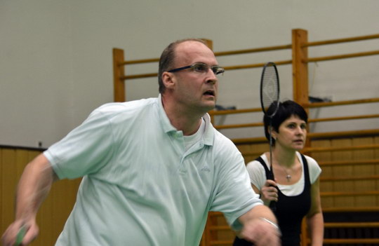 Přes 50 hráčů přijalo výzvu domu dětí k účasti na turnaji Badminton Night