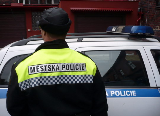 Nevšední černá skládka – muž chtěl větší množství suti zakopat do země