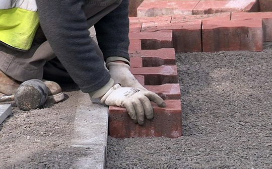 Radní dali do balíku peněz na opravu chodníků a cest 1 milion korun navíc