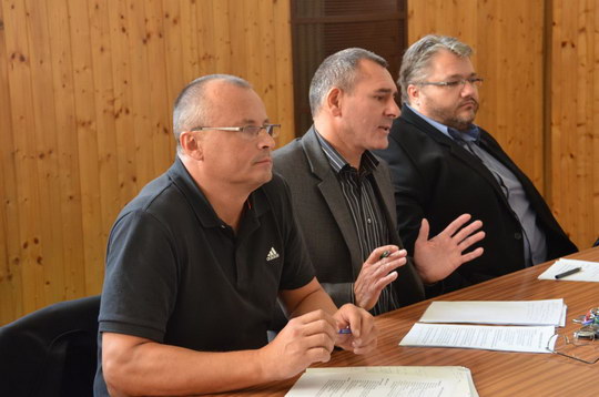 Na besedy s obyvateli vyrazil starosta s neprůstřelnou vestou