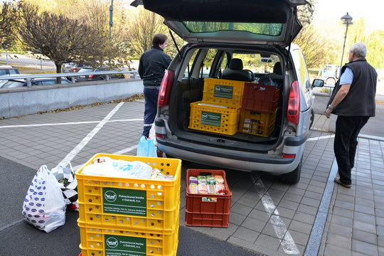 Pracovníci Domova Jistoty podpořili krajskou potravinovou sbírku