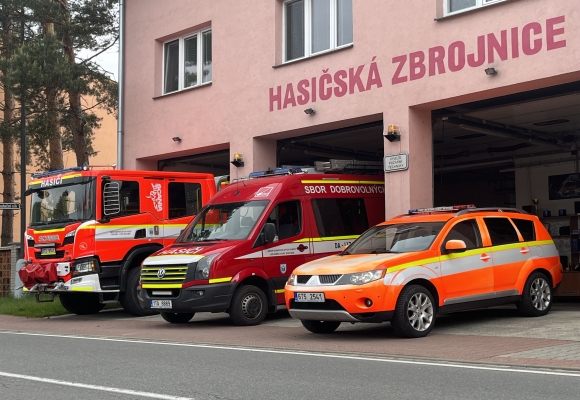 Vozový park hasičů ze Starého Bohumína doplnil vůz Mitsubishi Outlander