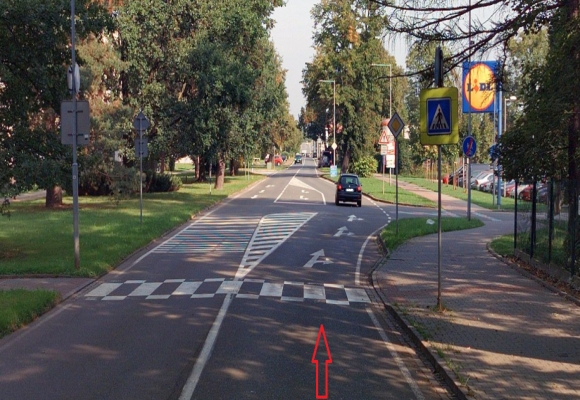 Policisté hledají svědky nehody na přechodu u supermarketu Lidl