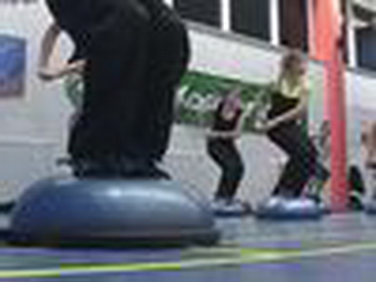 Maratón aerobicu s novými prvky - show video