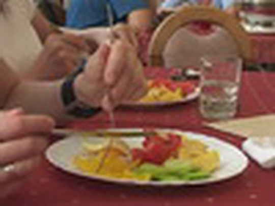 Zdravé menu ve školní jídelně - show video