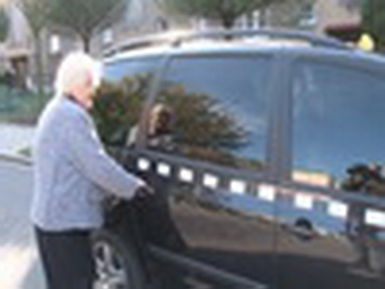Senior taxi zahajuje - show video