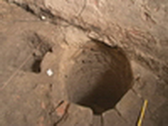 Archeologové objevili starou studnu - show video