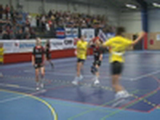Malá kopaná a házená v hale - show video