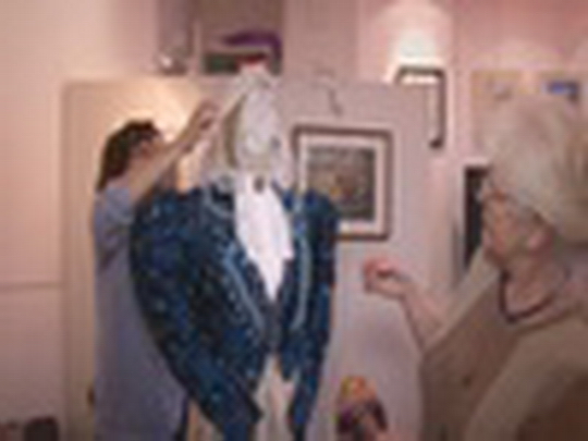 Kroj a exponáty pro muzeum - show video