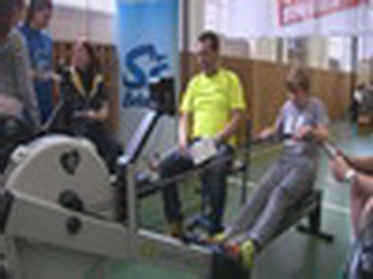 Veslovali do středu Země - show video