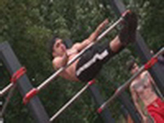 Workoutové hřiště a závod skateboardistů - show video