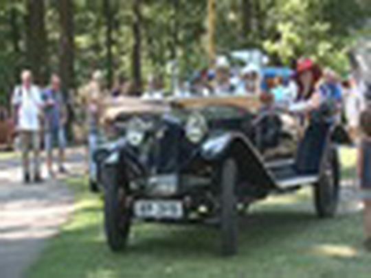 Automobiloví a motocykloví veteráni v Bohumíně - show video