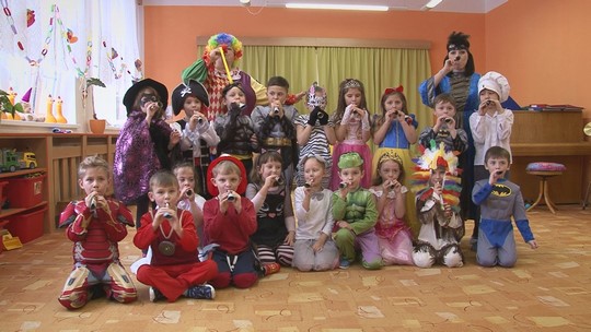 Maškarní rej v mateřince Skřivánek - show video