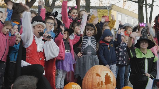 Parkem prošel průvod halloweenských masek - show video