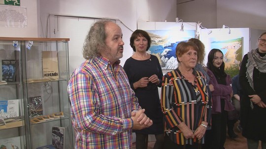 Kýč jako beach, v Maryšce vystavuje Rostislav Kunetek - show video