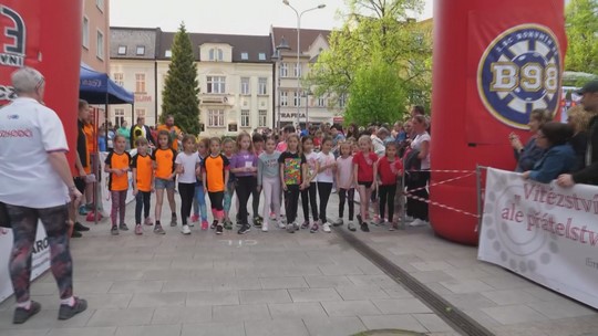 Májový běh Bohumínem vsadil na děti a mládež - show video