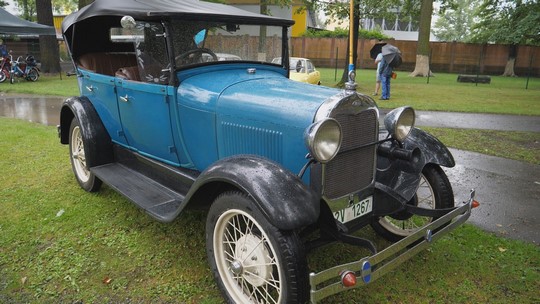 Od Cadillacu po Velorex, veteráni měli v Bohumíně sraz - show video