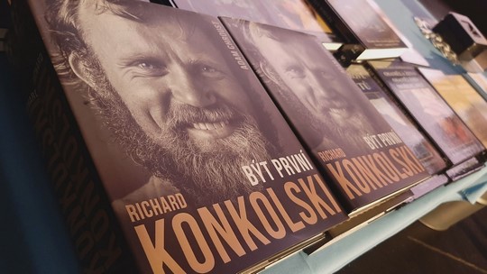 Být první, kniha o životě Richarda Konkolského - show video