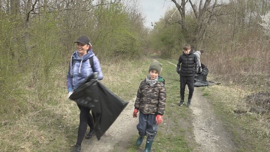 Jarní gruntování, dobrovolníci uklízeli přírodu - show video
