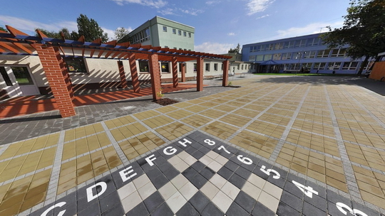 Základní škola Čs. armády - školní dvůr - Zobrazit virtuální prohlídku