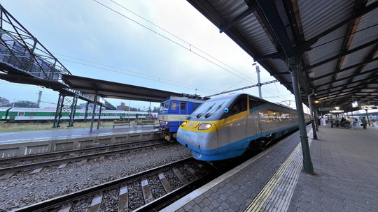 Pendolino na vlakovém nádraží - čelní pohled - Zobrazit virtuální prohlídku