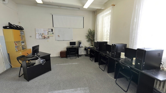 Dům dětí a mládeže - počítačová učebna - Zobrazit virtuální prohlídku